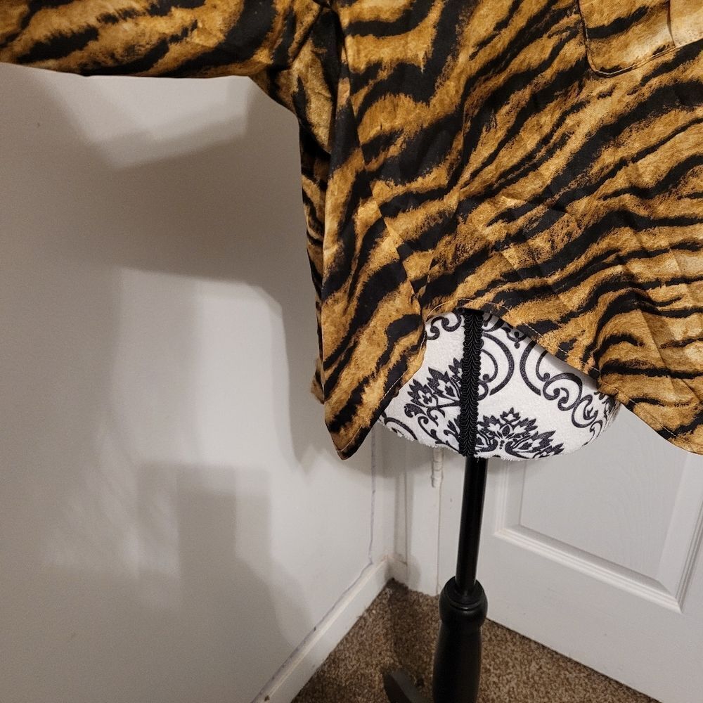 Signature 8 zebra print top - Picture 7 of 10